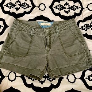 Levi’s Women’s Shorts Size 4, Light Army Green